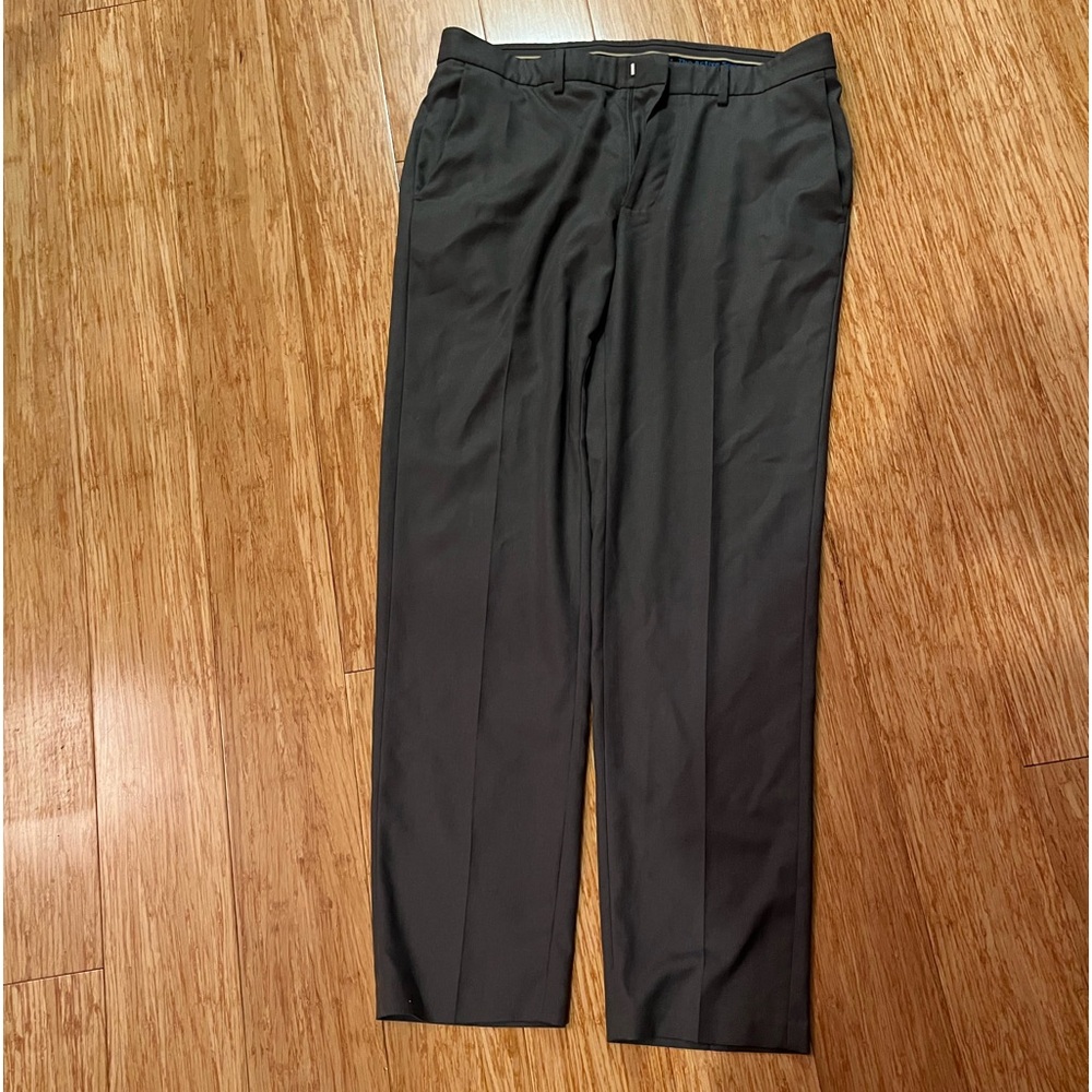 Haggar 34 x 32 Active series grey dress pants